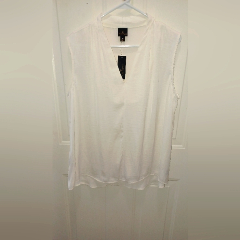 Worthington Gray and White Sleeveless Blouse